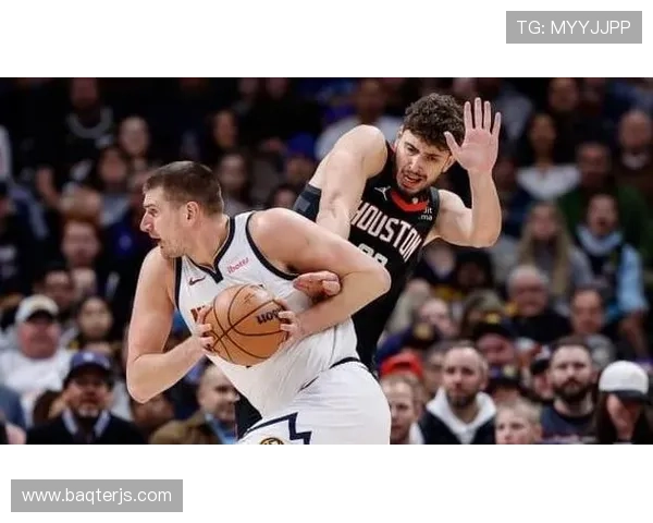 庞伟今天穿得像去开派对，这状态跟赛场那股劲儿完全不像同一个人